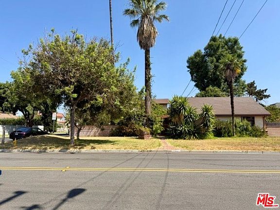 4th image of 8741 Garibaldi Ave