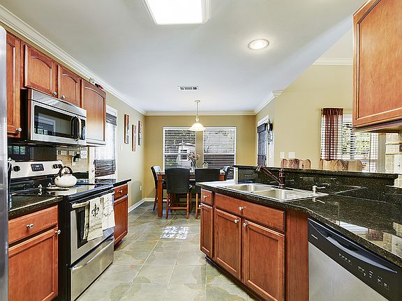 3rd image of 66131 Cypress St