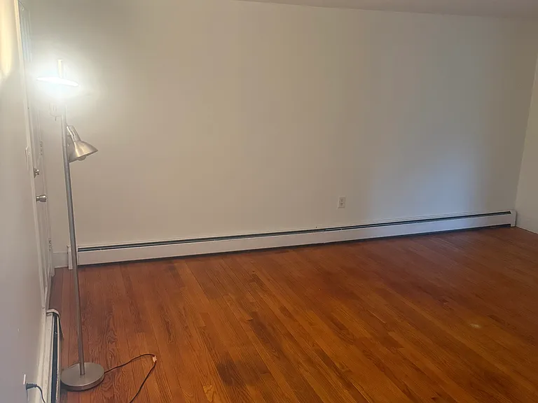 318 Washington St — Photo 3