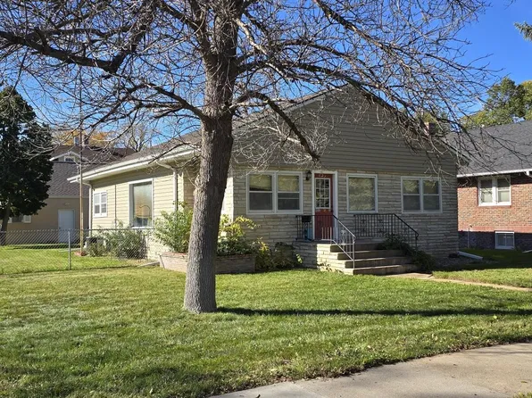 802 E 2nd St, McCook, NE 69001