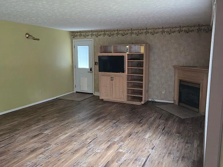 1301 Cobblestone Ct — Photo 9