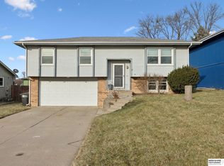 15334 Polk Cir, Omaha, NE 68137