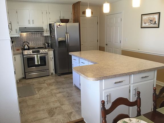 2nd image of 82 Woodlake Cir