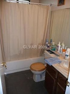 5th image of 421 La Jolla Dr