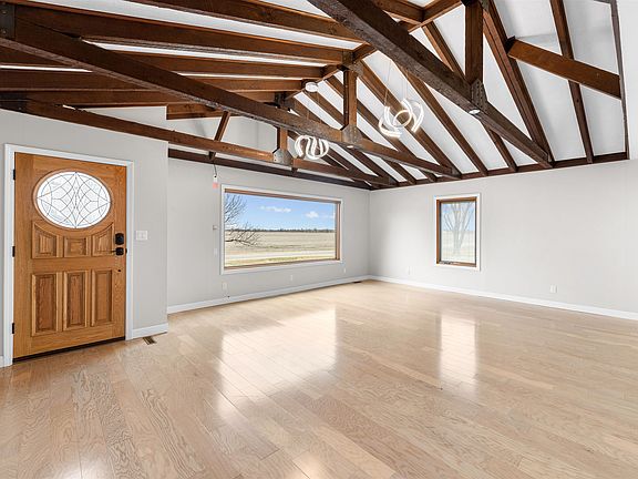 4th image of 704 E Mentor Rd