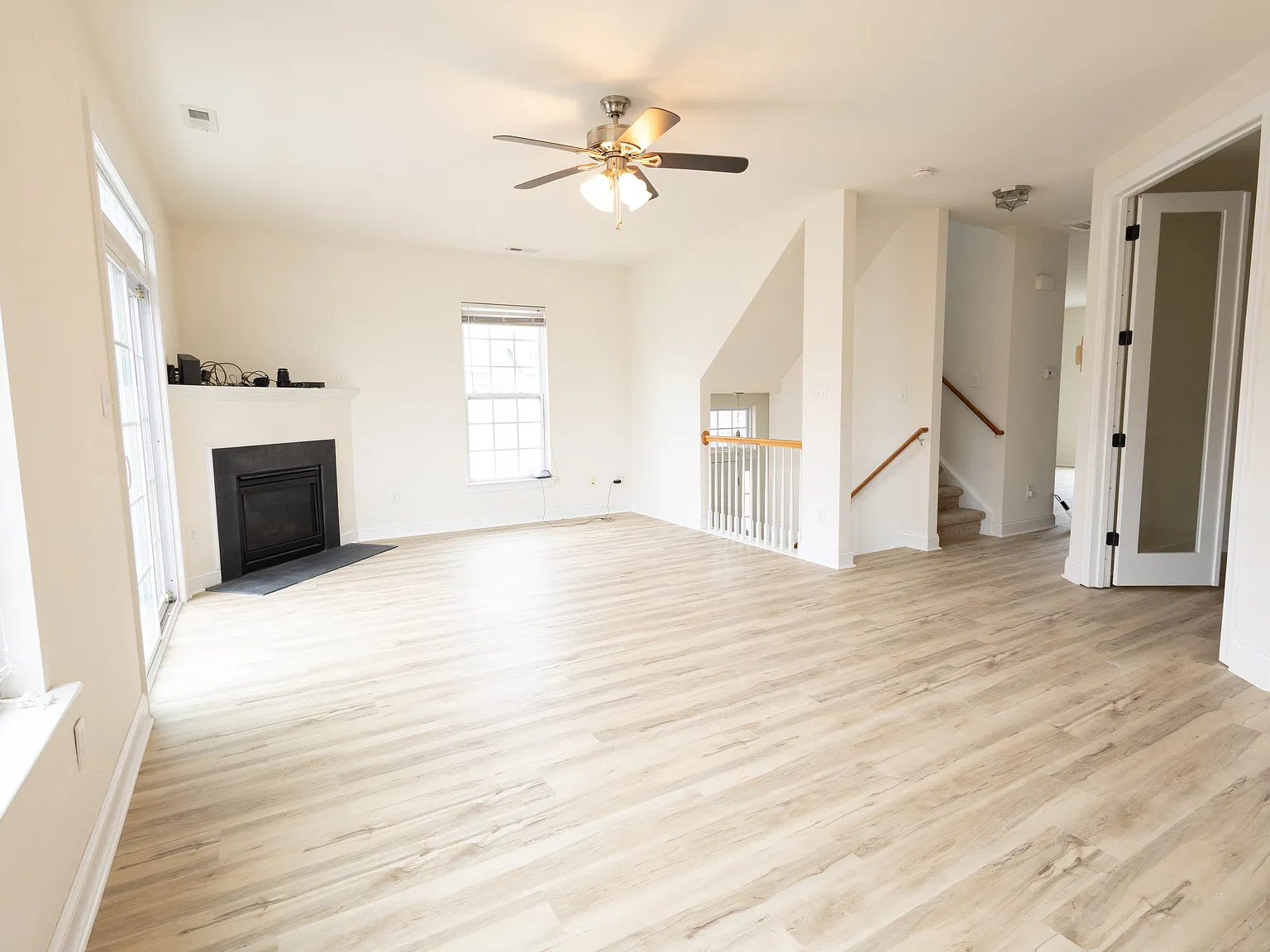 4 bed, 3.5 bath, 2704 sqft, $3,250 — Photo 2