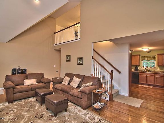 5th image of 104 Heritage Dr