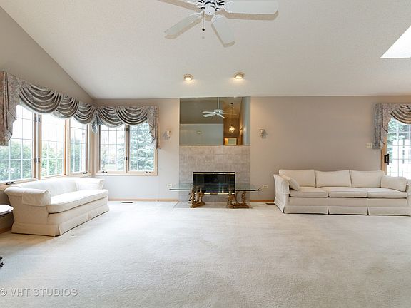 3rd image of 15327 Wilshire Dr