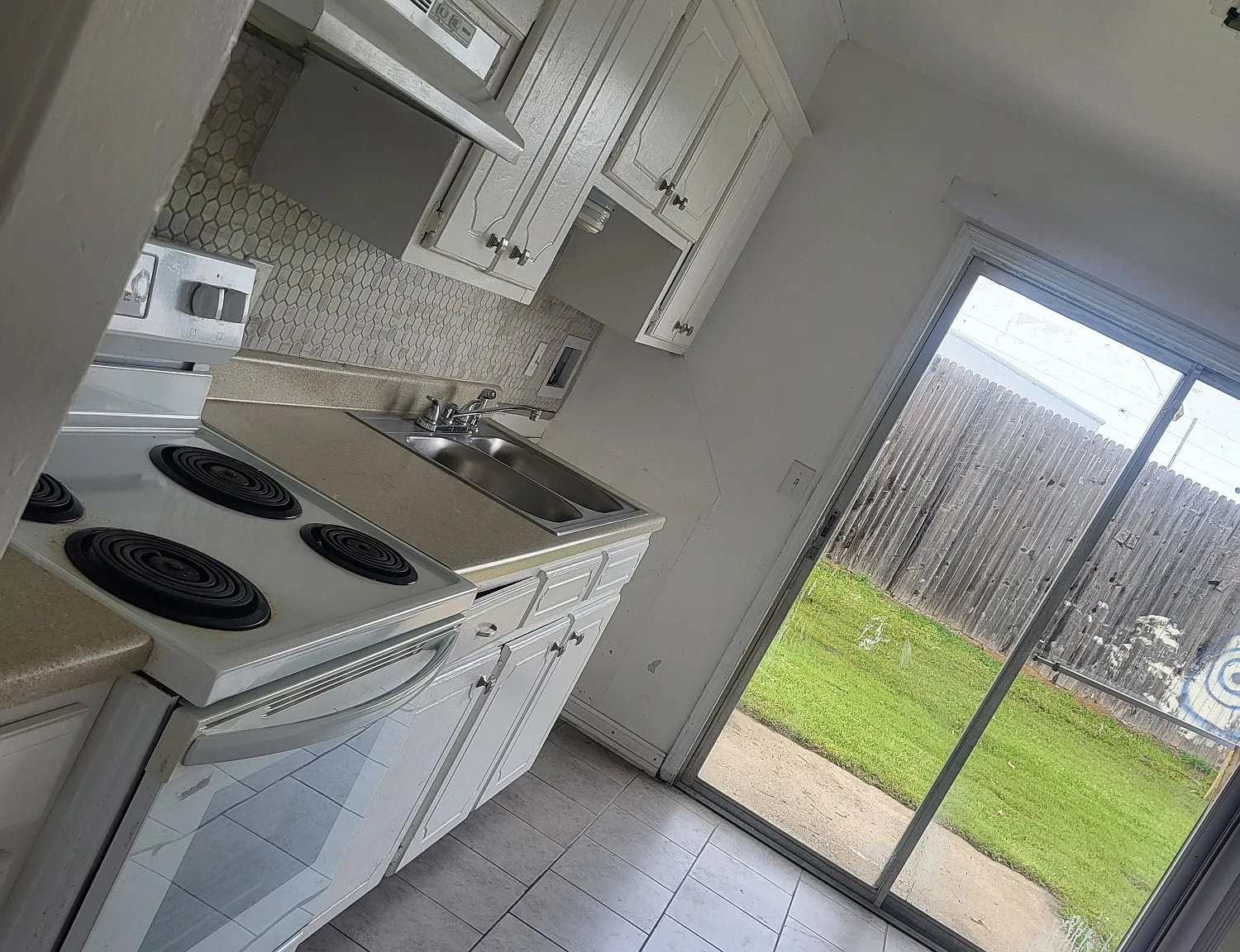 2 bed, 1200 sqft, $850 — Photo 2
