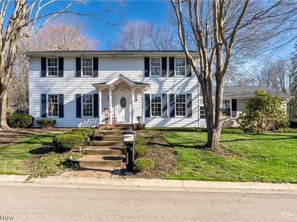 2445 Foxway Cir NW, North Canton, OH 44720