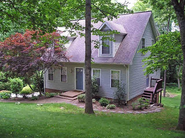 1st image of 906 Flower Dr