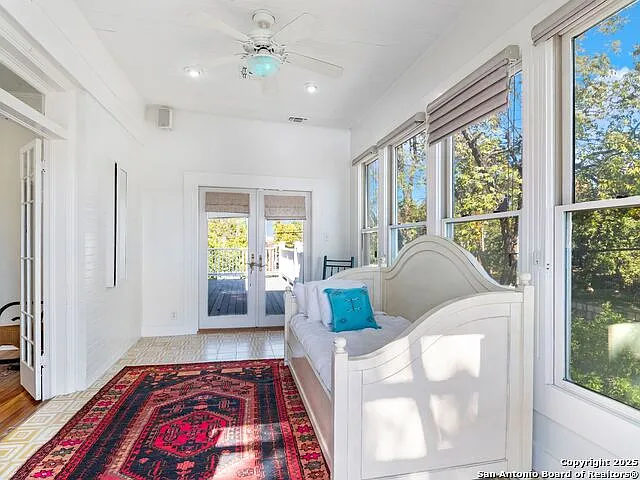 702 W French Pl — Photo 33
