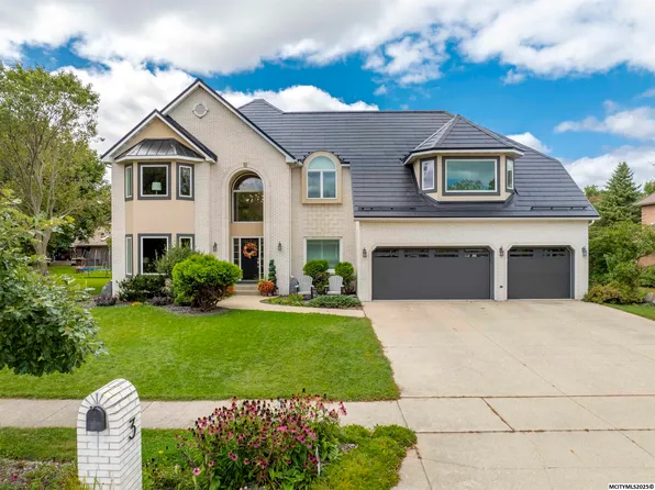 3 Deer Creek Ct, Mason City, IA 50401