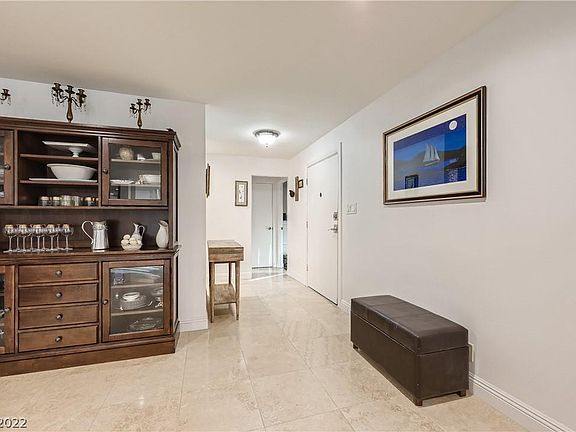 4th image of 413 Park Way E
