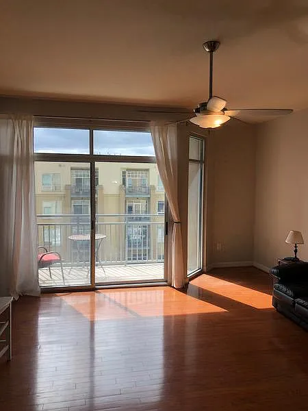 1 bed, 853 sqft, $1,760 — Photo 2