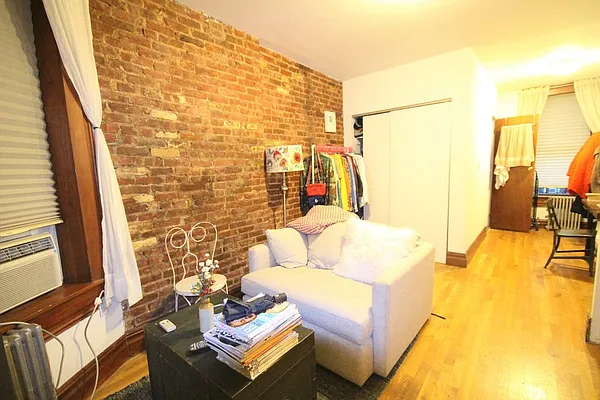 Rented by Dynamik Realty | media 11