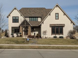 6503 Blackberry Ln, Bettendorf, IA 52722