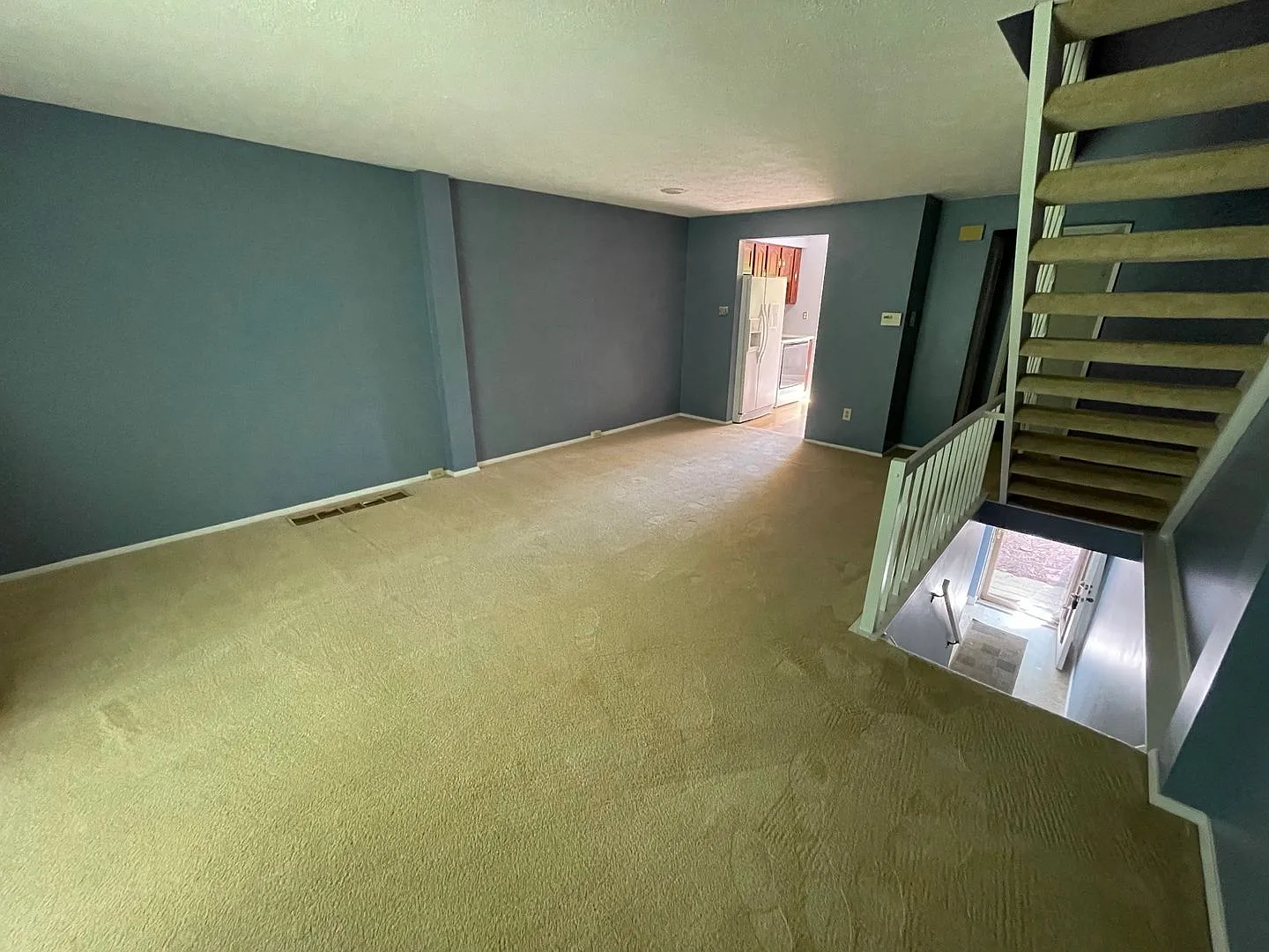 Charming 2 Bedroom 1.5 Bathroom - Bethel Park! — Photo 4