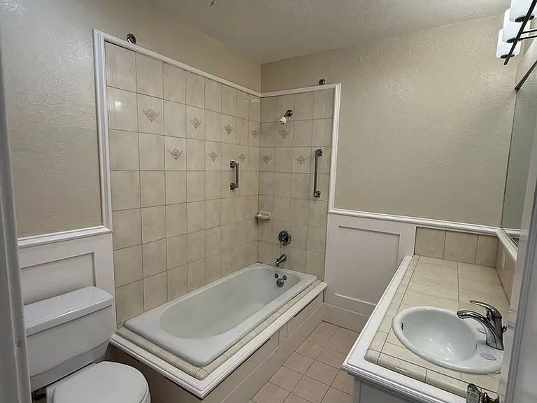 915 Howard St — Photo 12