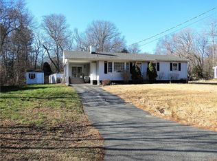 18 Lantern Ln, Niantic, CT 06357
