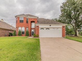 1102 Winston Dr, Euless, TX 76039