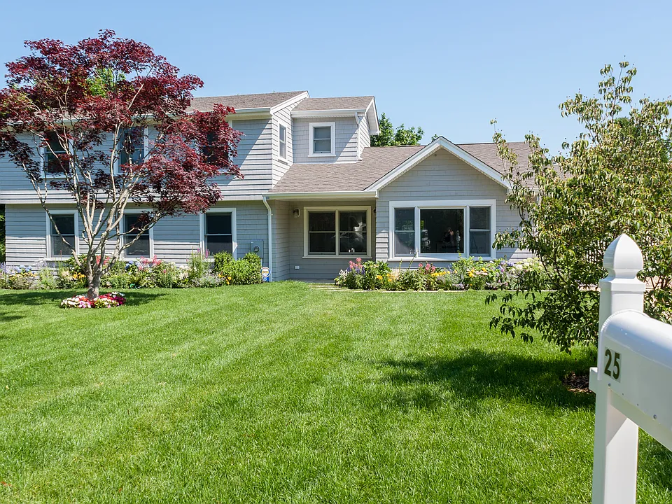 25 Bishops Ct