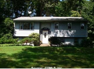 32 Boulder Ct, Mystic, CT 06355