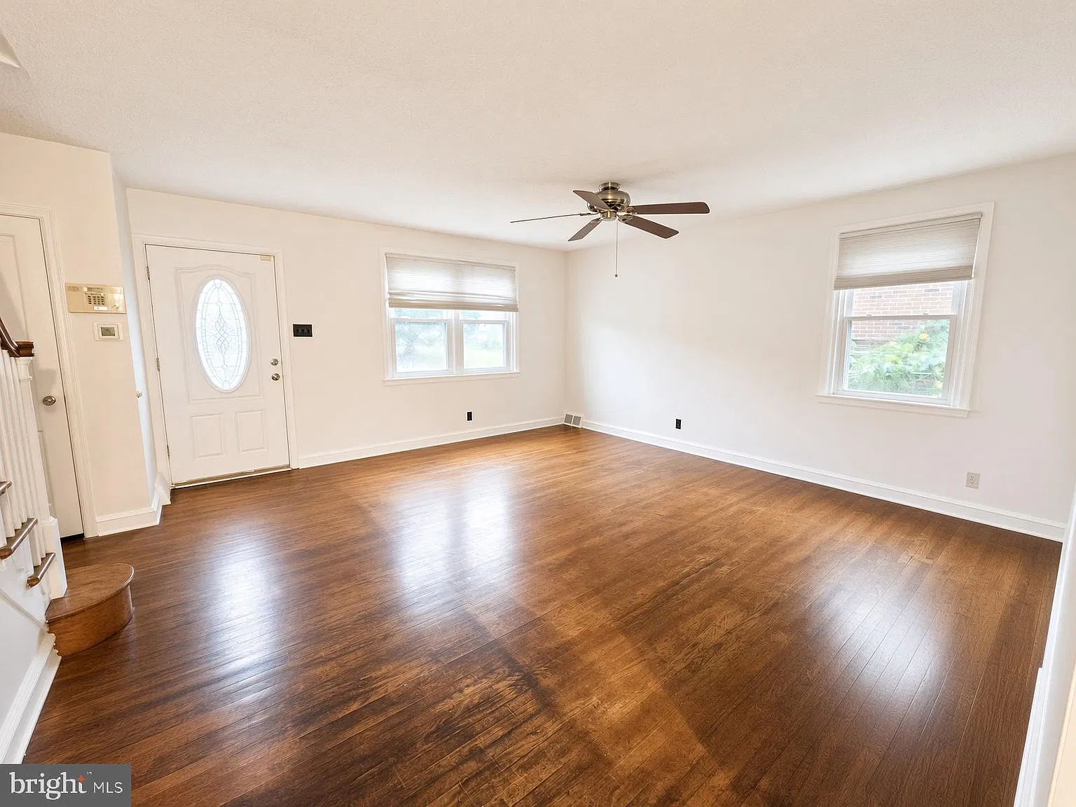 3 bed, 1.5 bath, 1332 sqft, $2,100 — Photo 2