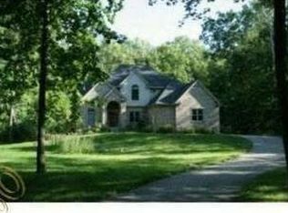 162 Winding Woods Trl, Milford, MI 48380