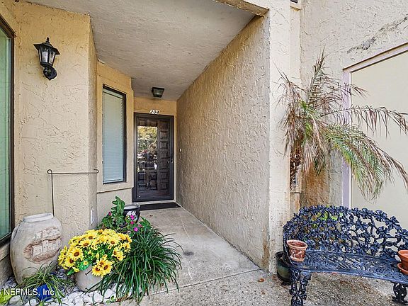 4th image of 3809 LAVISTA Circle #204