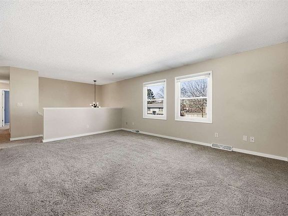 3rd image of 312 N Mount Vernon Dr