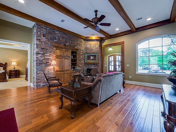 5th image of 47 Montclaire Ct