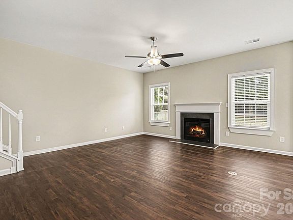 5th image of 10004 Barrands Ln