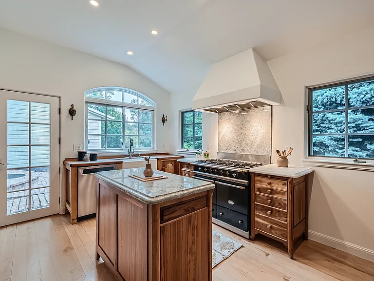 3782 Wonderland Hill Ave — Photo 21