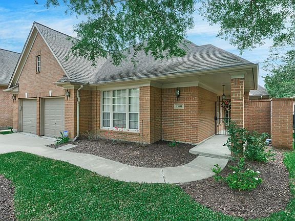 2nd image of 13839 Carriage Walk Ln