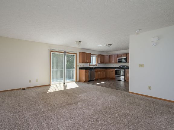 4th image of 3919-3943 Long Dr