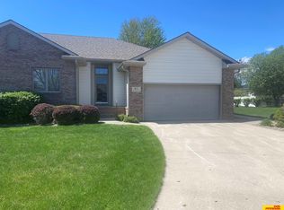 811 Heatherwood St, Fremont, NE 68025