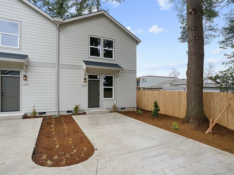 15893 SE Washington Ct — Photo 1