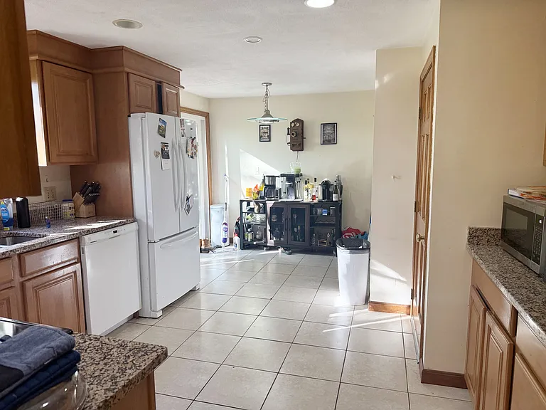 14 Kings Ct — Photo 10