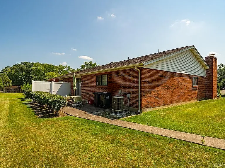 1407-1409 Minstrel Dr — Photo 11