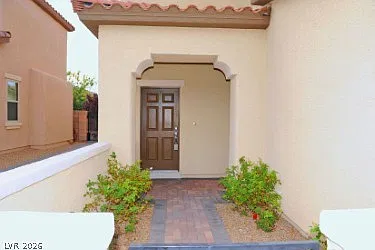 3 bed, 2.5 bath, 1583 sqft, $2,100 — Photo 2