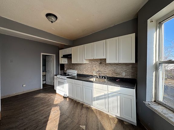 2nd image of 138 Hallock Ave #2B