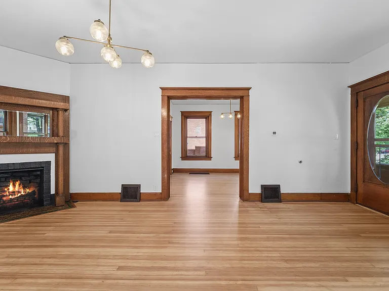 127 S Pearl St — Photo 8