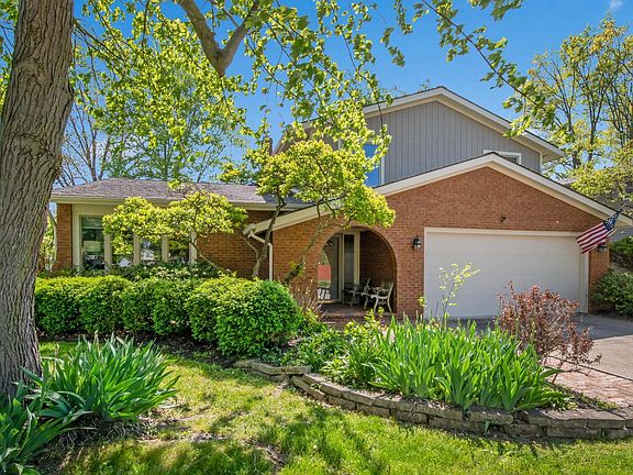 2nd image of 7602 Surreygate Ct