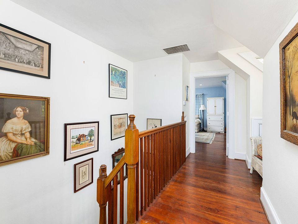 38th image of 418 Fairview St
