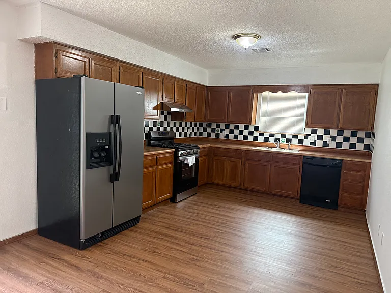 13941 S Hickory Pl — Photo 8