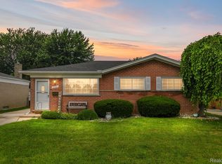 22105 Violet St, Saint Clair Shores, MI