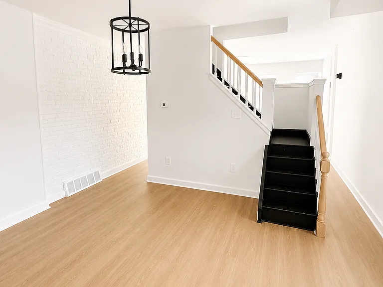 213 Vernon St — Photo 4