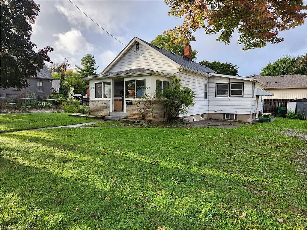 5659 Peer St, Niagara Falls, ON L2G 1W8 Zillow