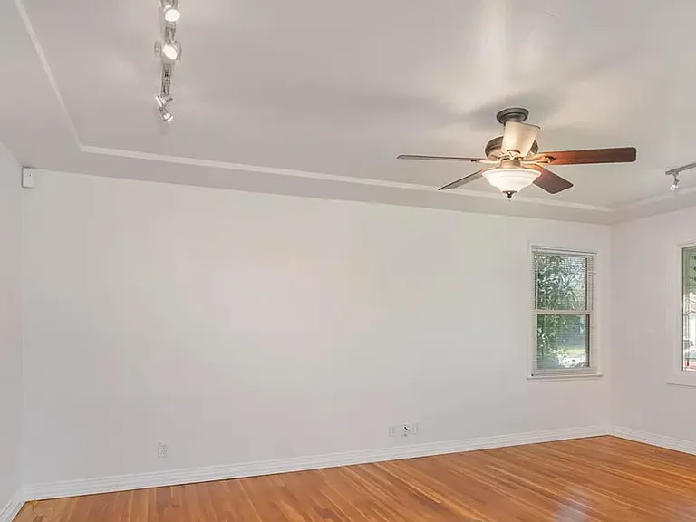 2930 Cedar St — Photo 5